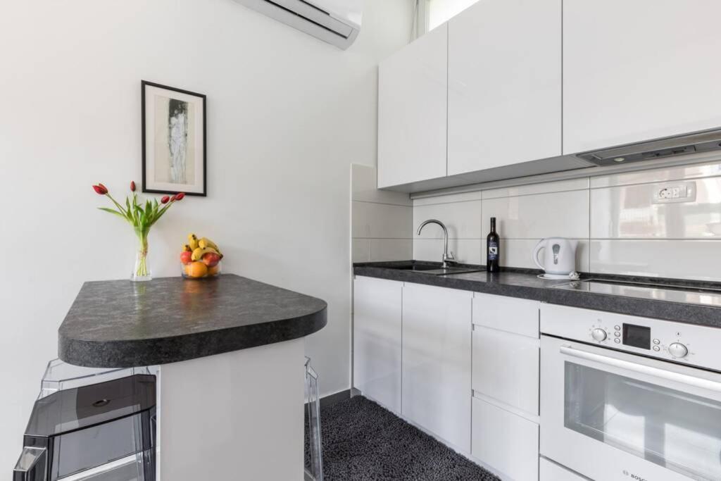 Banana Split Youth Apartment Exterior photo